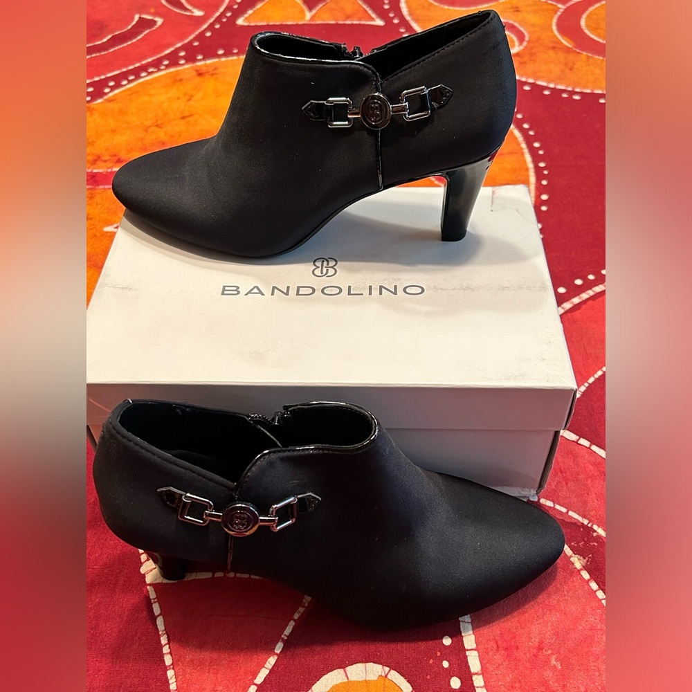 Bandolino black booties